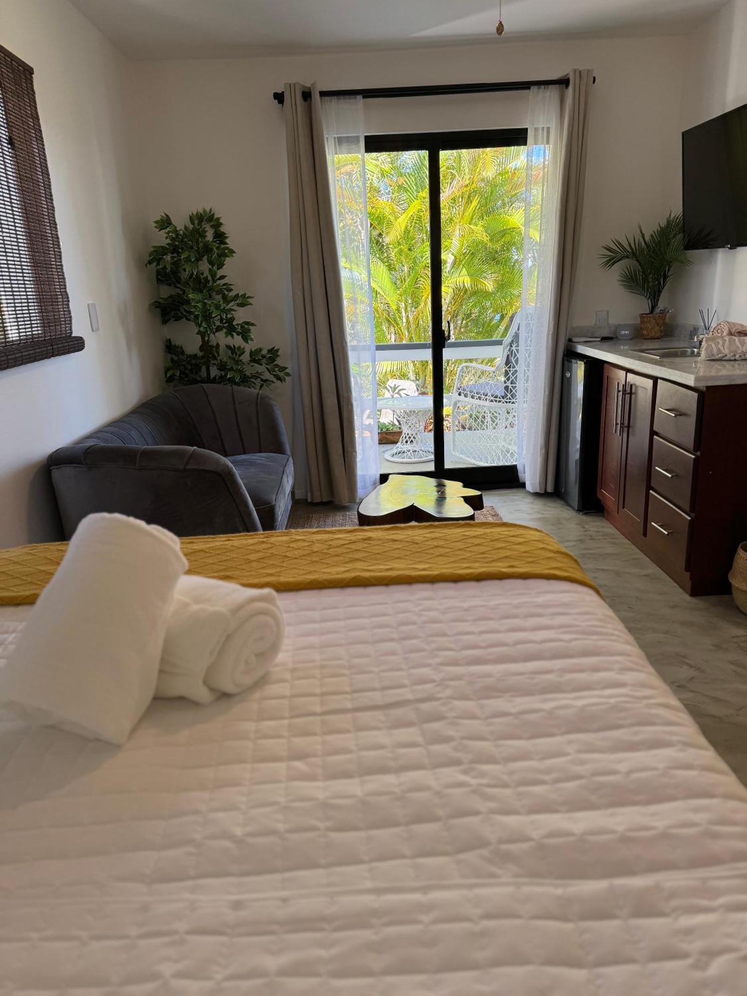 Catalina, Cabrera Oceanview Multi 2 Bd 2 Bath Condo Units With Balcony And Pool Экстерьер фото